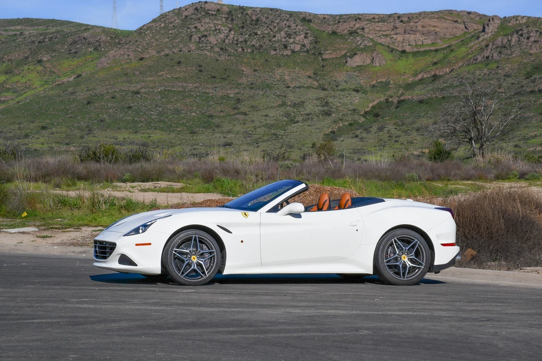 2017 Ferrari California T - Image 16 of 31