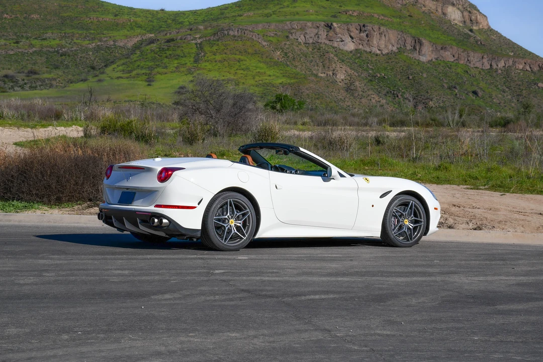 2017 Ferrari California T - Image 22 of 31