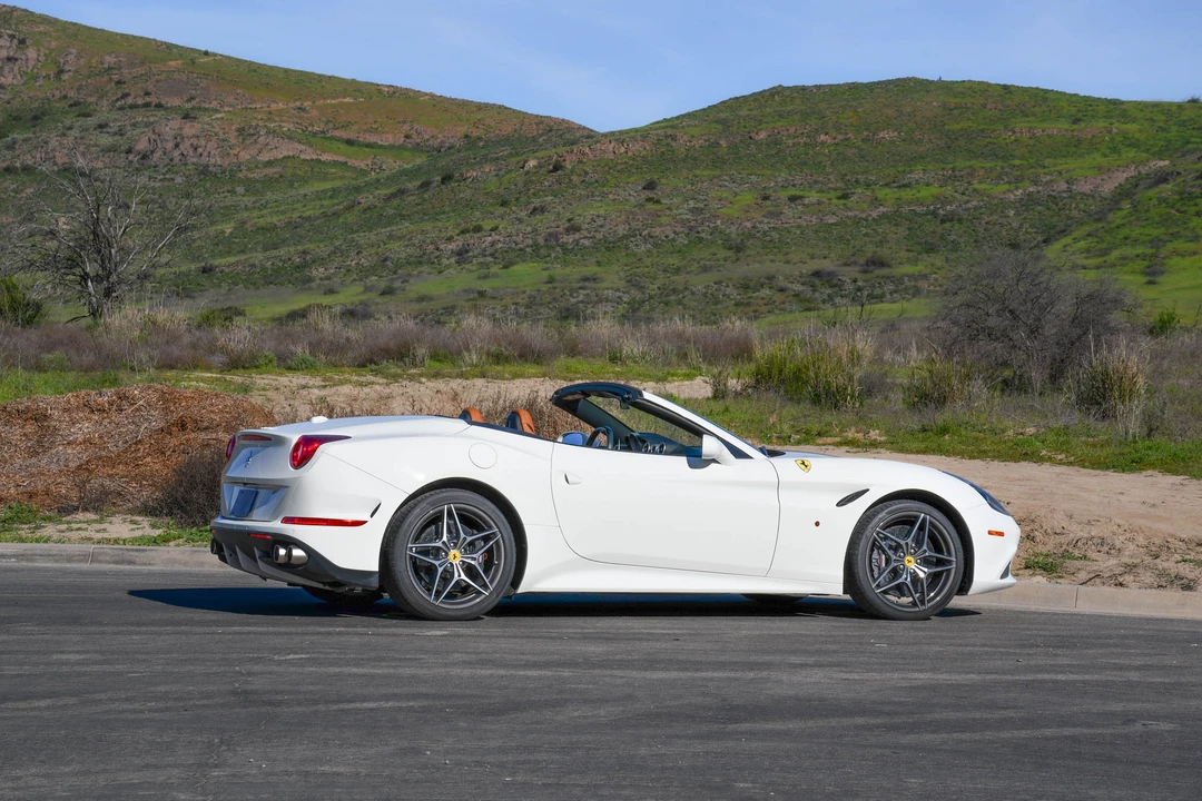2017 Ferrari California T - Image 23 of 31