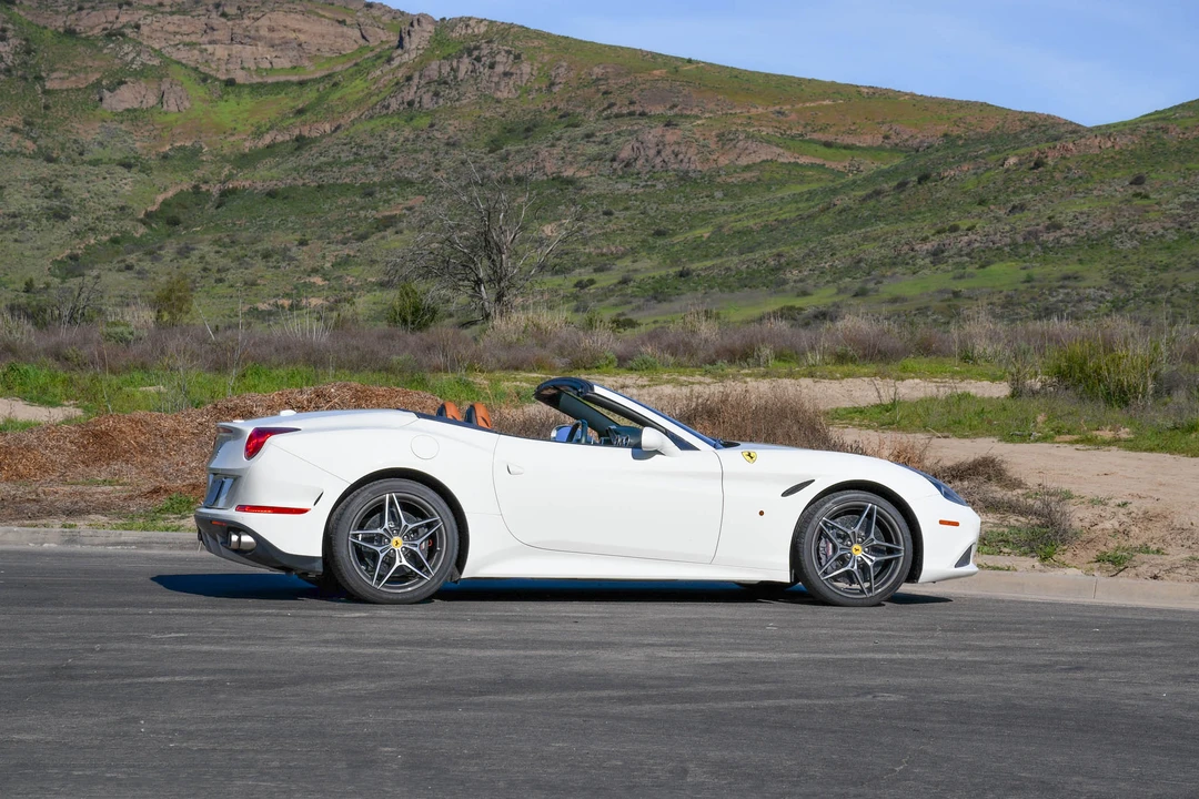 2017 Ferrari California T - Image 24 of 31
