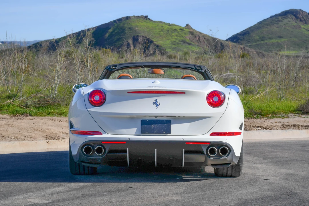 2017 Ferrari California T - Image 17 of 31