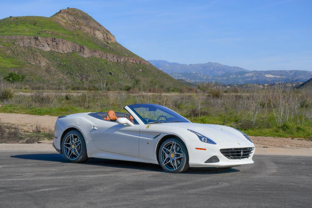 2017 Ferrari California T - Image 25 of 31