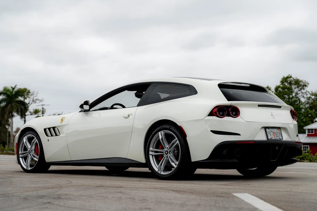 2017 Ferrari GTC4Lusso - Image 6 of 31