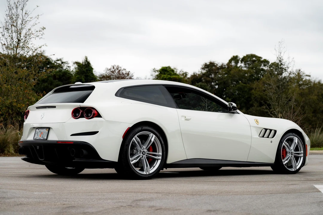 2017 Ferrari GTC4Lusso - Image 8 of 31