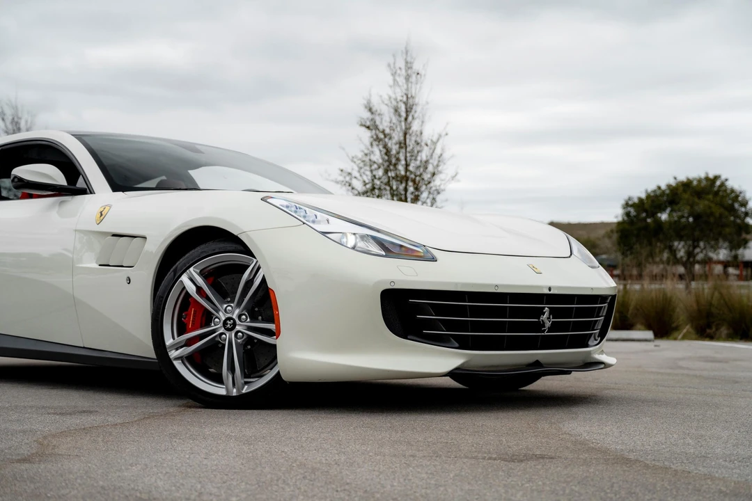 2017 Ferrari GTC4Lusso - Image 17 of 31