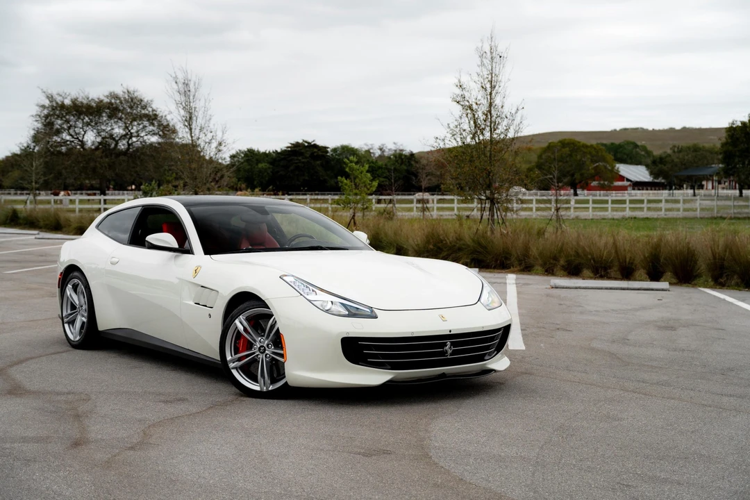 2017 Ferrari GTC4Lusso - Image 11 of 31