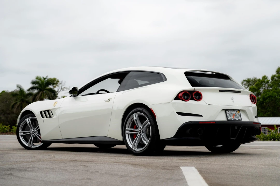 2017 Ferrari GTC4Lusso - Image 13 of 31