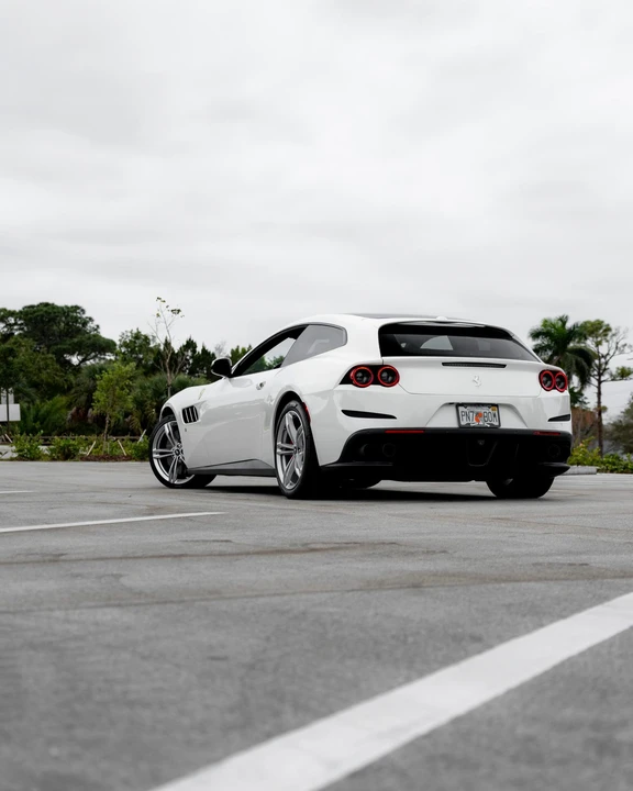 2017 Ferrari GTC4Lusso - Image 14 of 31