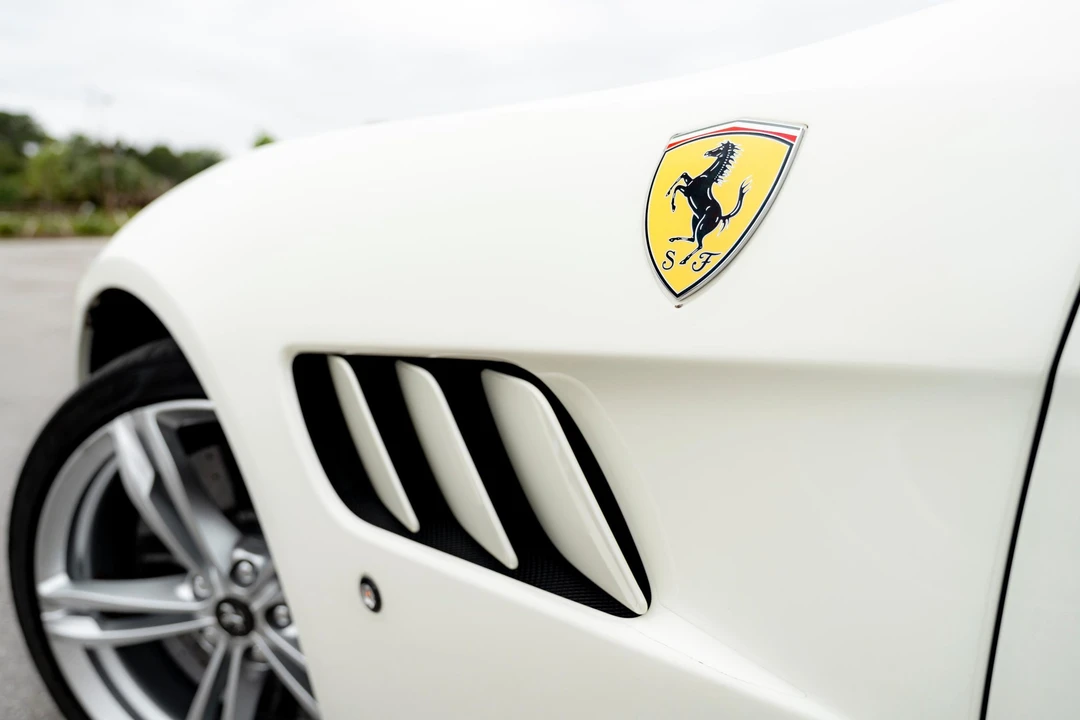 2017 Ferrari GTC4Lusso - Image 25 of 31
