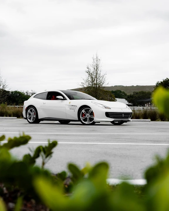 2017 Ferrari GTC4Lusso - Image 16 of 31