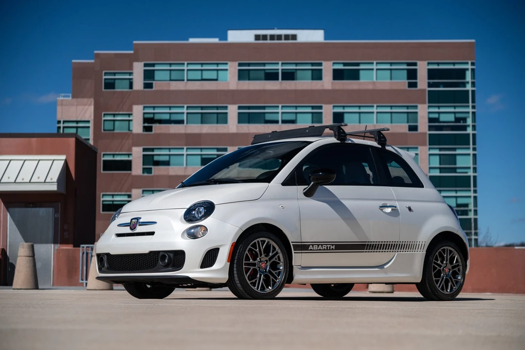 2017 Fiat Abarth 500 - Image 2 of 31