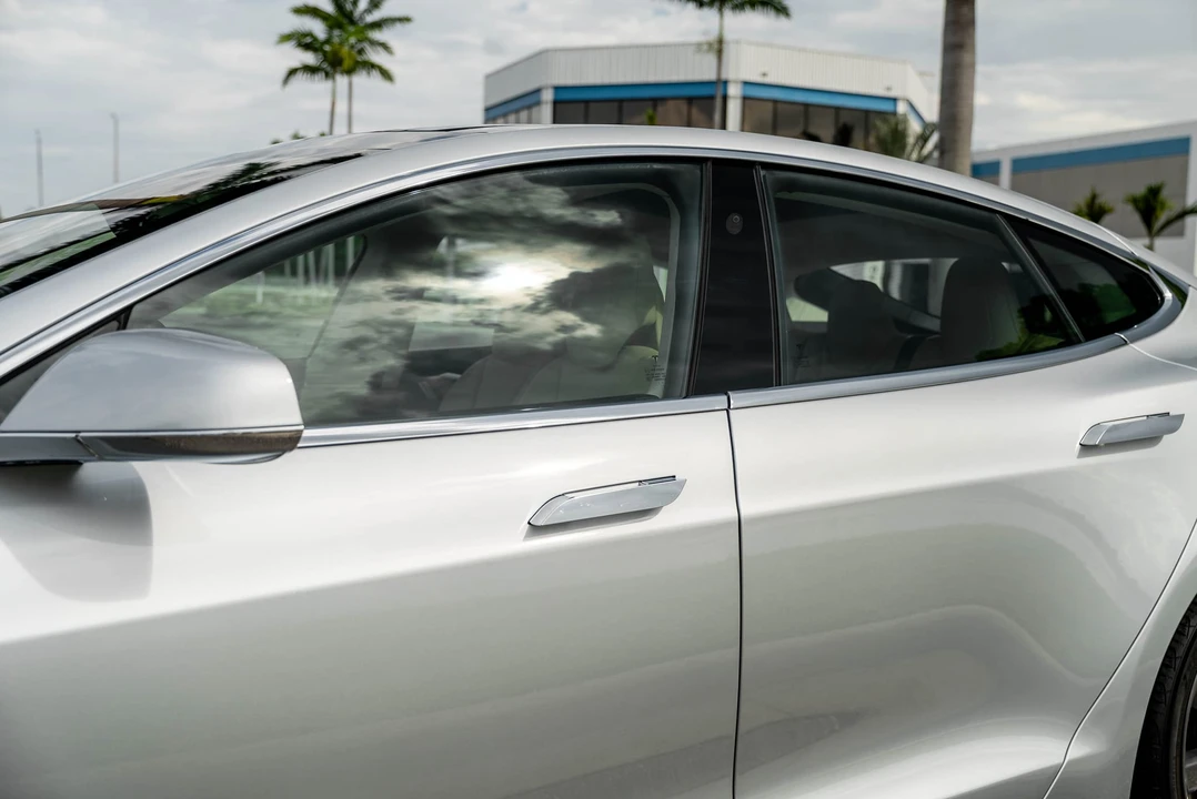 2017 Tesla Model S - Image 29 of 31