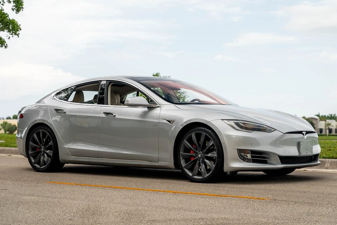 2017 Tesla Model S - Image 8 of 31