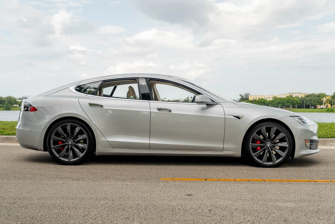 2017 Tesla Model S - Image 9 of 31