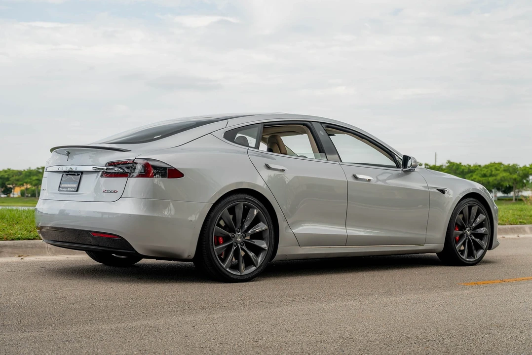 2017 Tesla Model S - Image 10 of 31