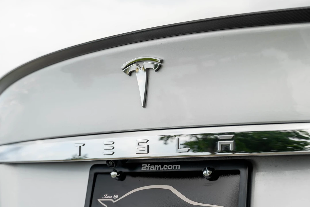 2017 Tesla Model S - Image 23 of 31