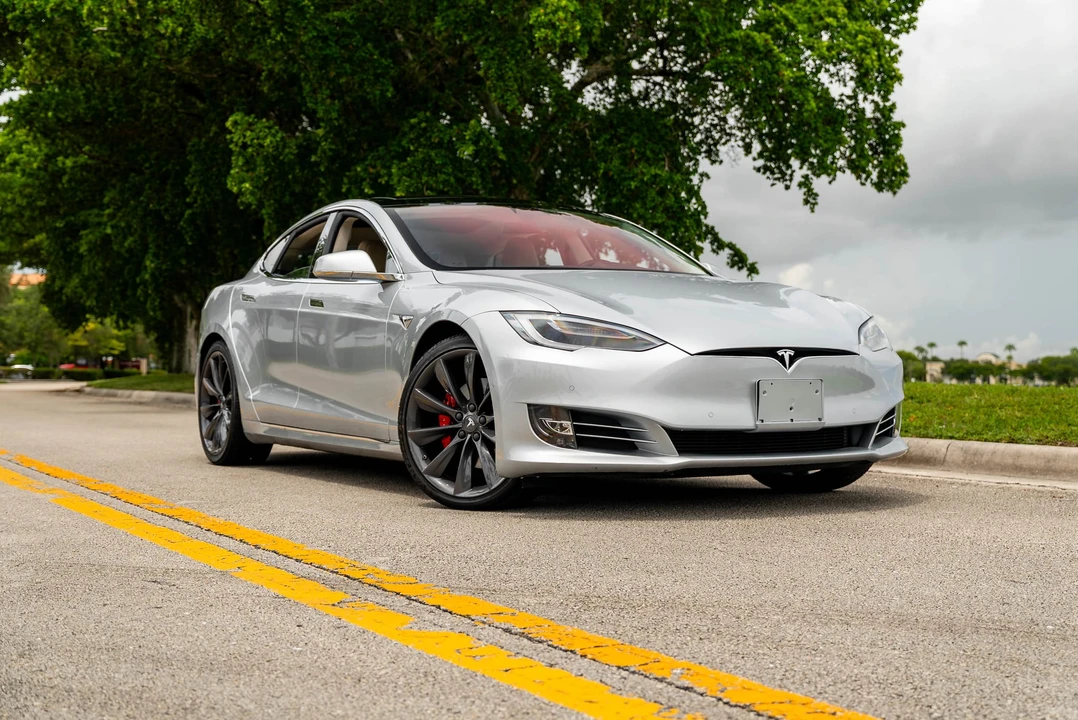 2017 Tesla Model S - Image 4 of 31