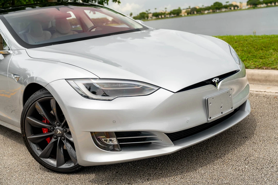 2017 Tesla Model S - Image 17 of 31
