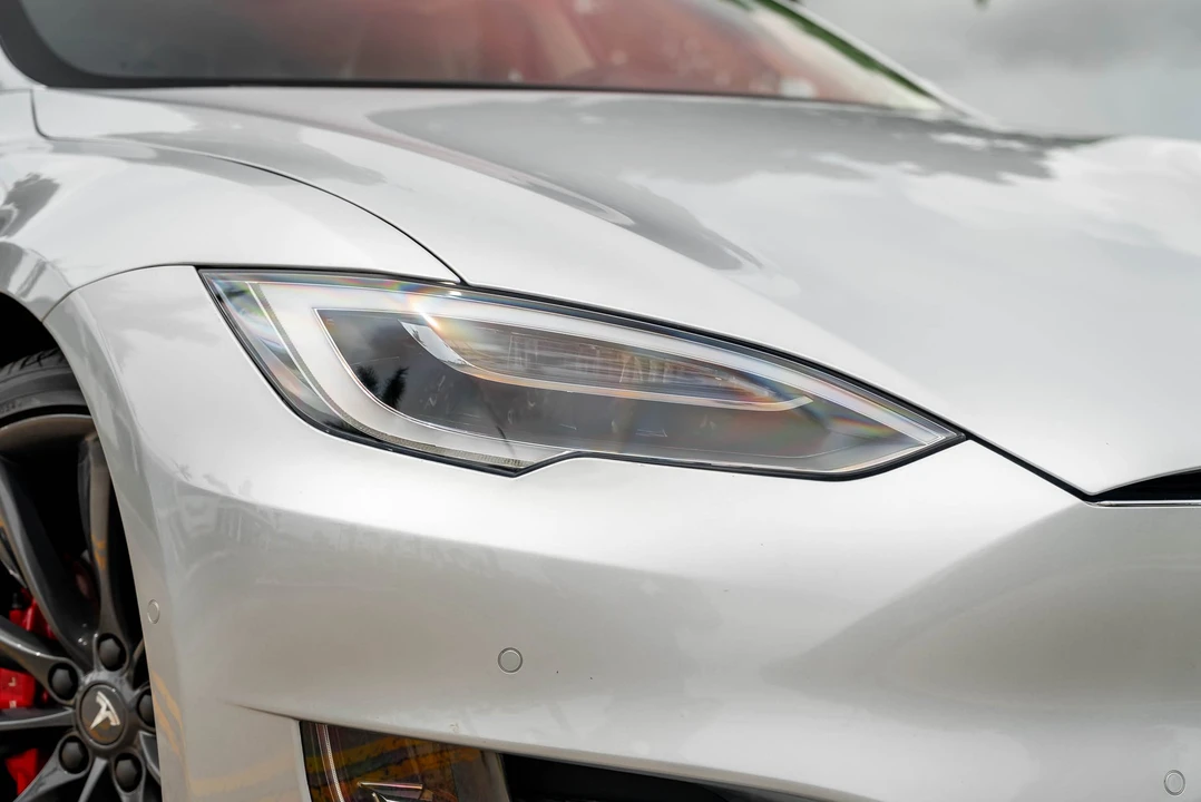 2017 Tesla Model S - Image 19 of 31