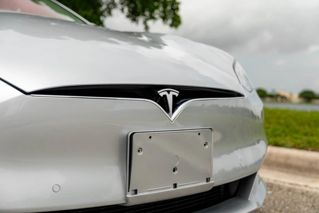 2017 Tesla Model S - Image 18 of 31