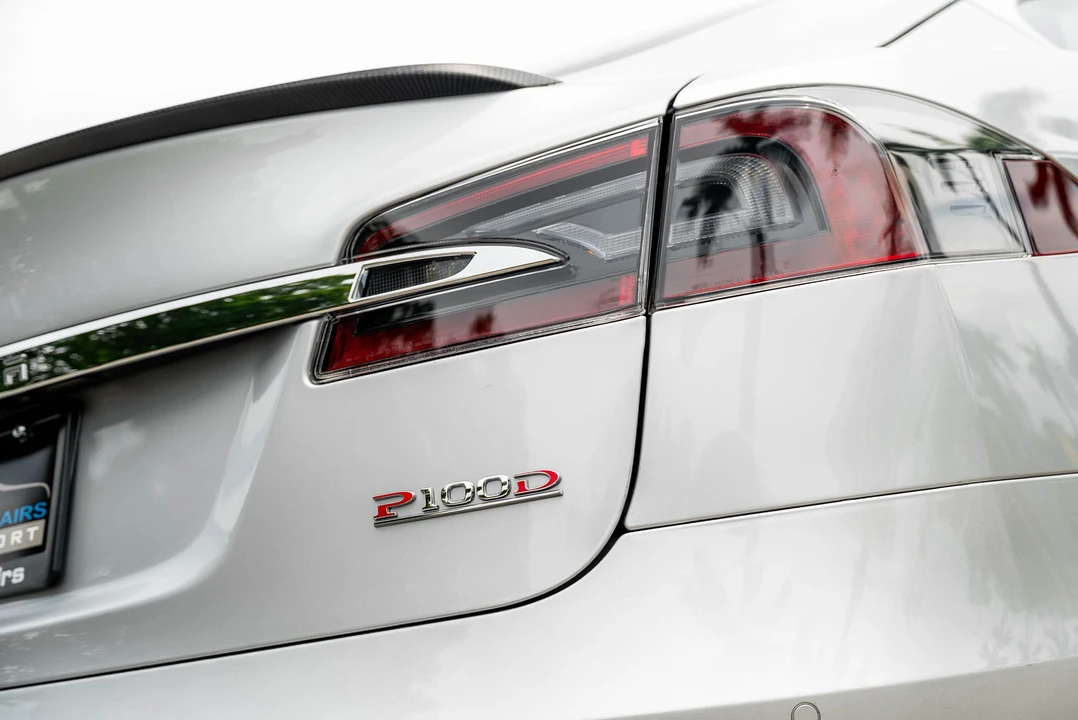 2017 Tesla Model S - Image 24 of 31