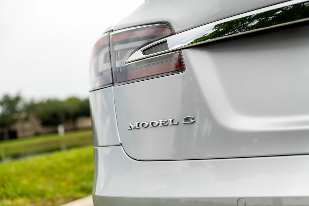 2017 Tesla Model S - Image 22 of 31