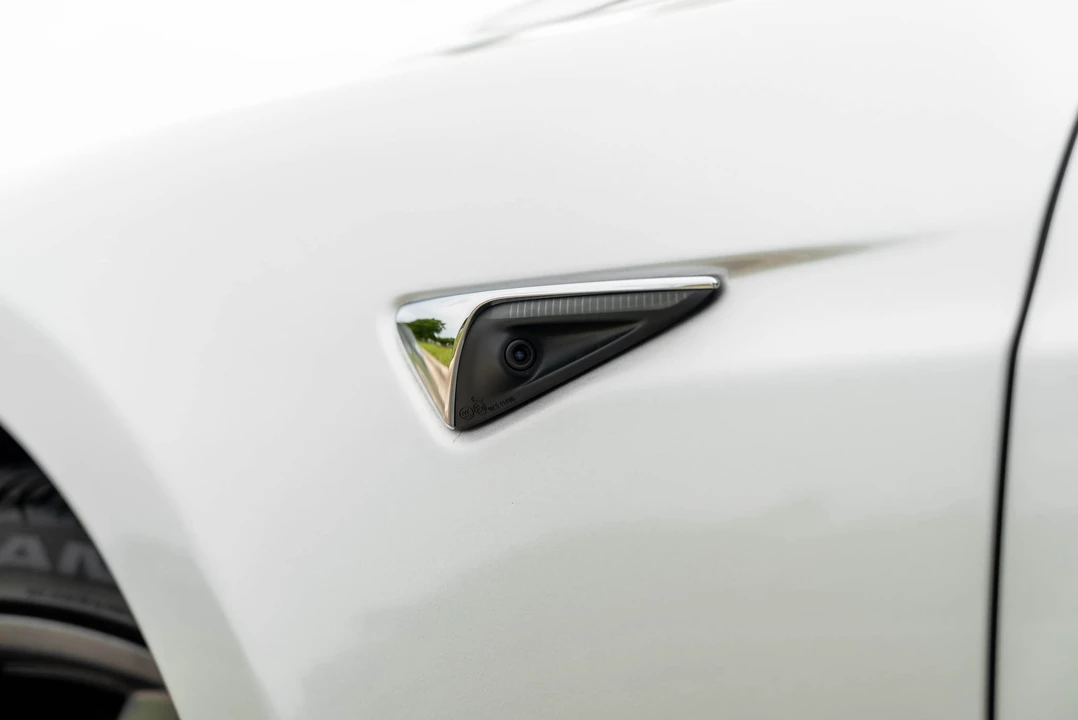 2017 Tesla Model S - Image 25 of 31