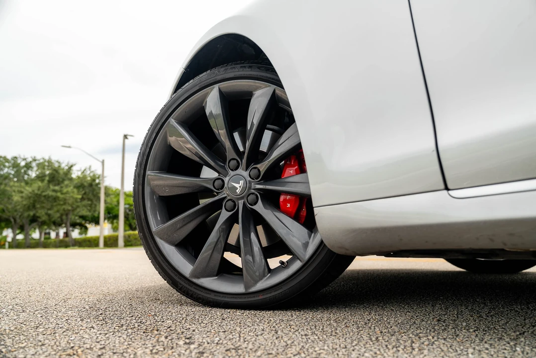 2017 Tesla Model S - Image 30 of 31