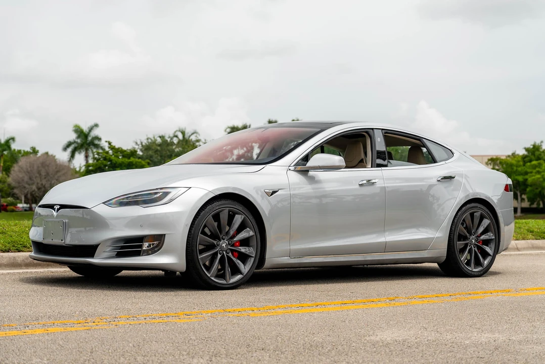 2017 Tesla Model S - Image 2 of 31