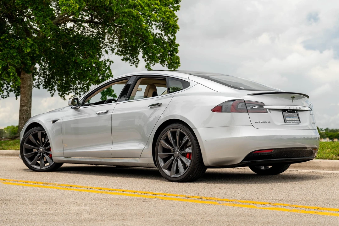 2017 Tesla Model S - Image 14 of 31