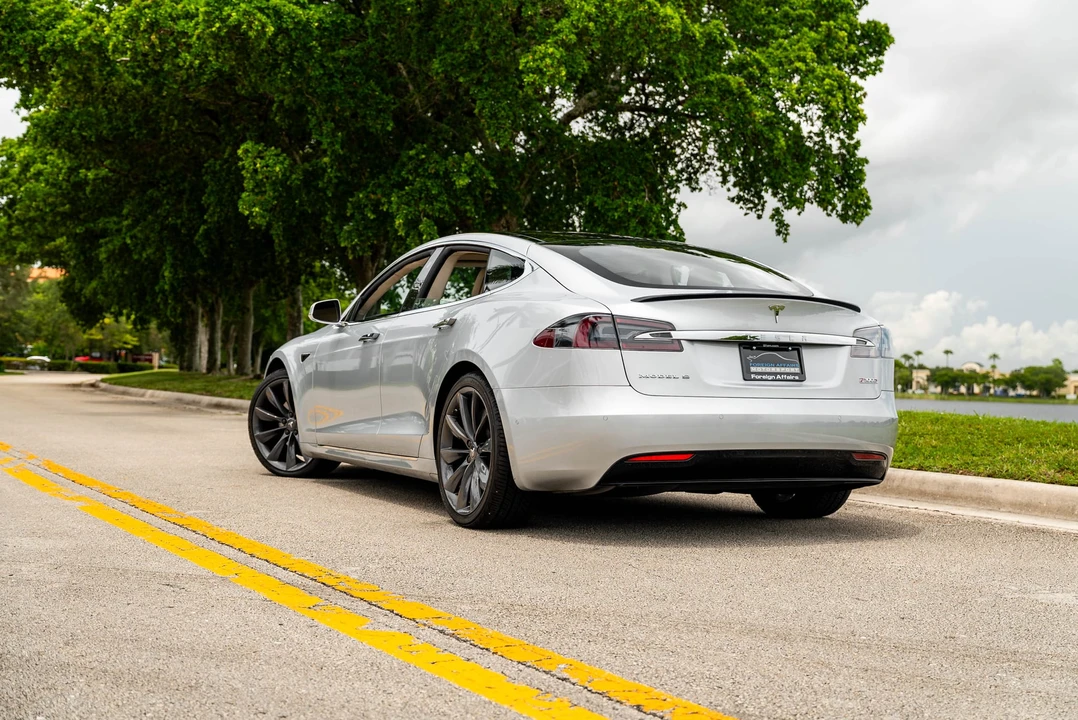 2017 Tesla Model S - Image 12 of 31