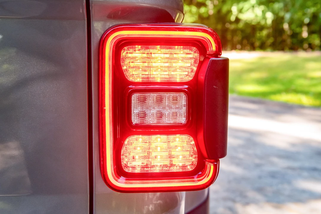 2020 Jeep JT Gladiator - Image 28 of 31