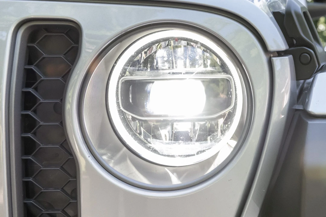 2020 Jeep JT Gladiator - Image 14 of 31