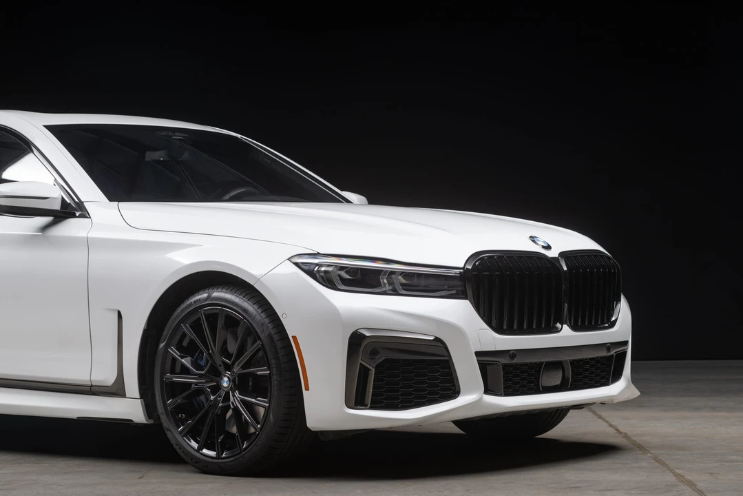 2021 BMW G11/G12 750i & M760i Sedan - Image 28 of 31