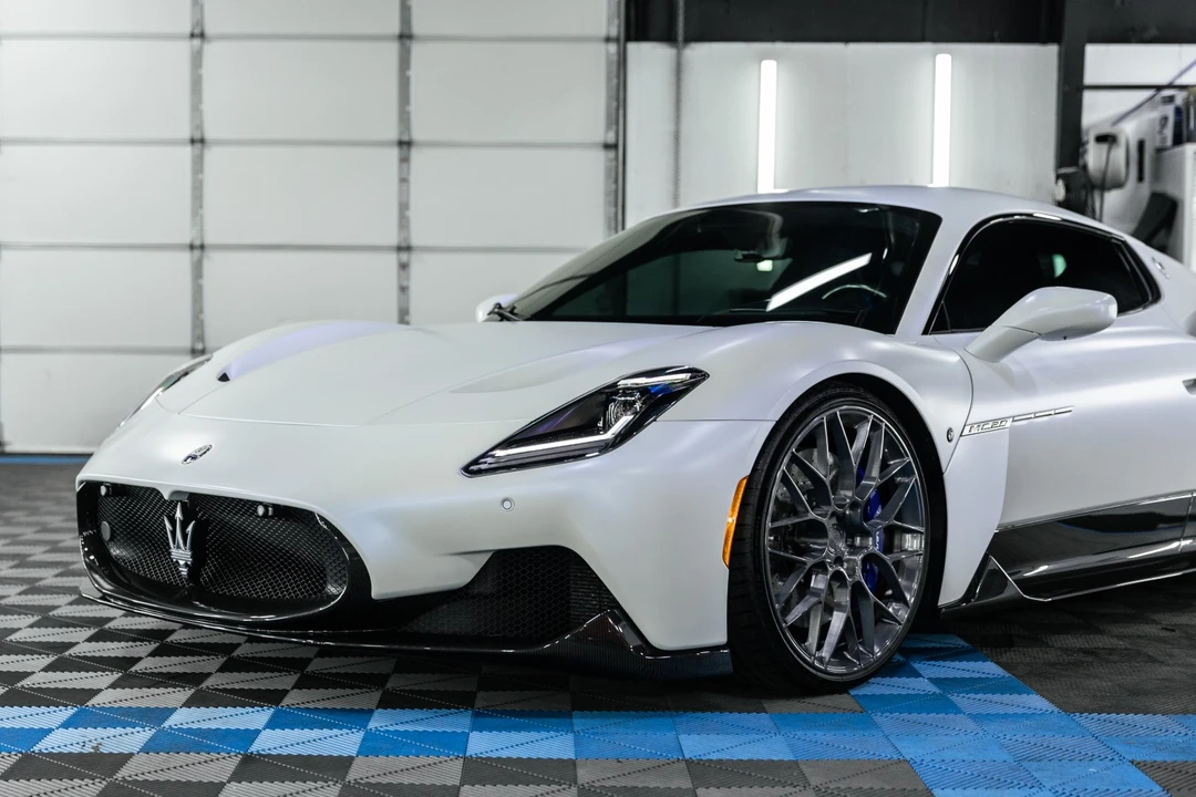 2022 Maserati MC20 - Image 14 of 31