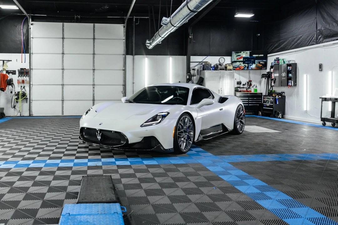 2022 Maserati MC20 - Image 2 of 31