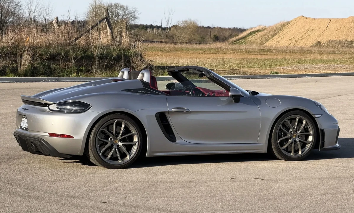 2022 Porsche 718 Boxster Spyder - Image 16 of 31