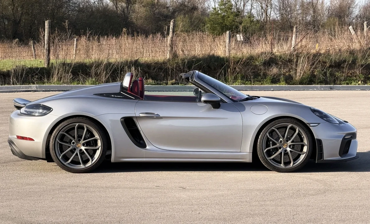 2022 Porsche 718 Boxster Spyder - Image 17 of 31