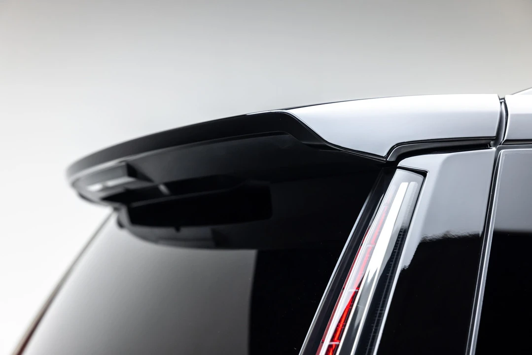 2023 Cadillac Escalade-V 5th Gen - Image 27 of 31