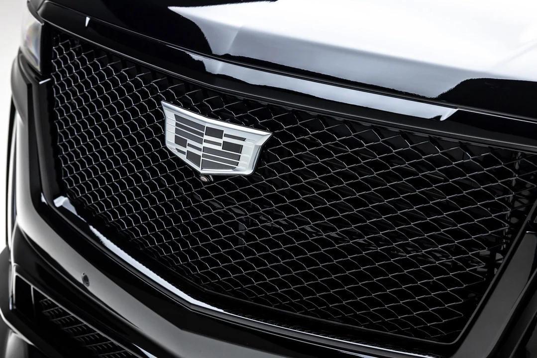 2023 Cadillac Escalade-V 5th Gen - Image 18 of 31