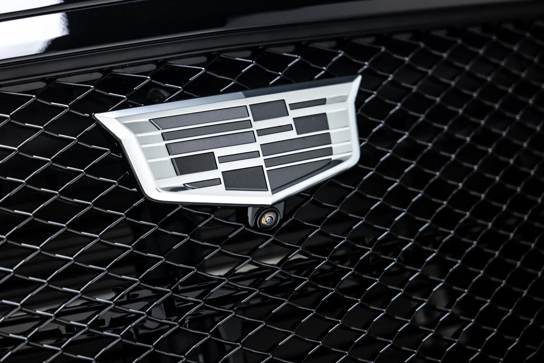 2023 Cadillac Escalade-V 5th Gen - Image 19 of 31