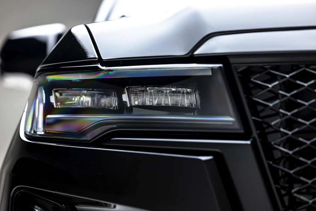 2023 Cadillac Escalade-V 5th Gen - Image 17 of 31
