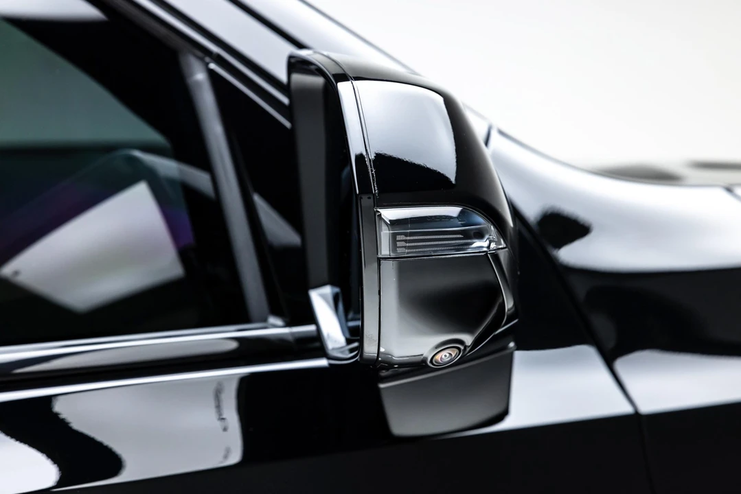 2023 Cadillac Escalade-V 5th Gen - Image 24 of 31