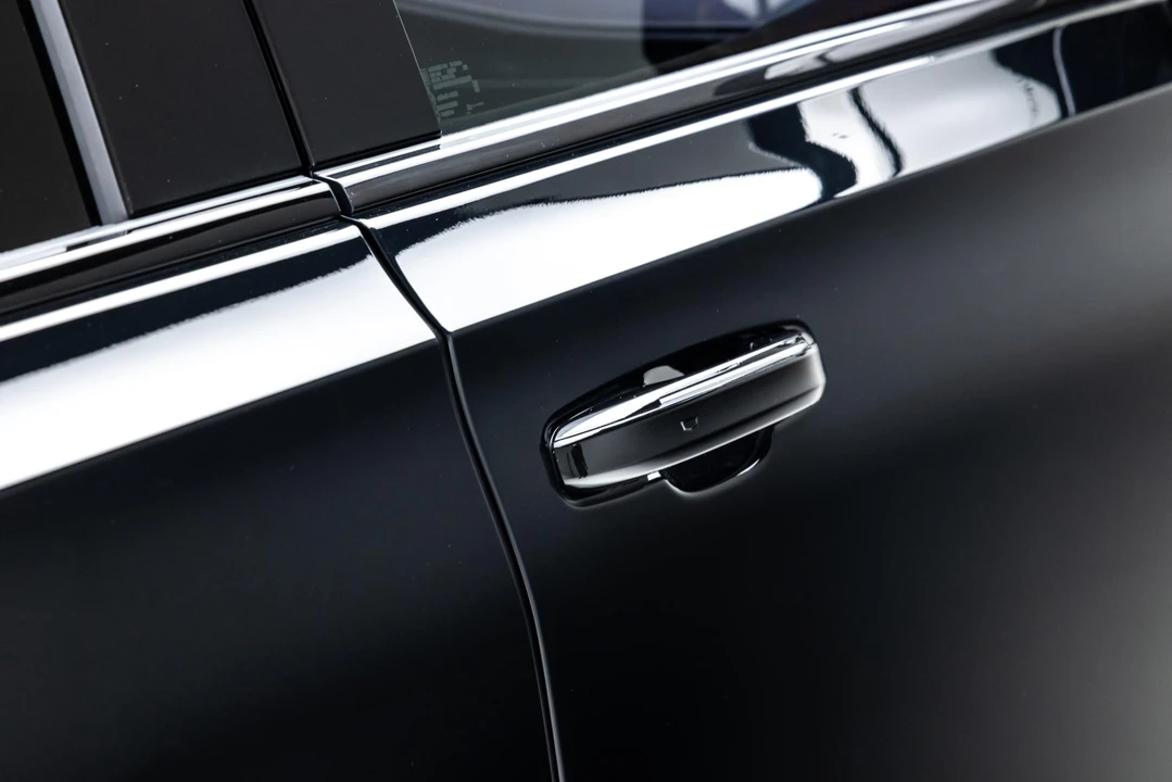 2023 Cadillac Escalade-V 5th Gen - Image 25 of 31