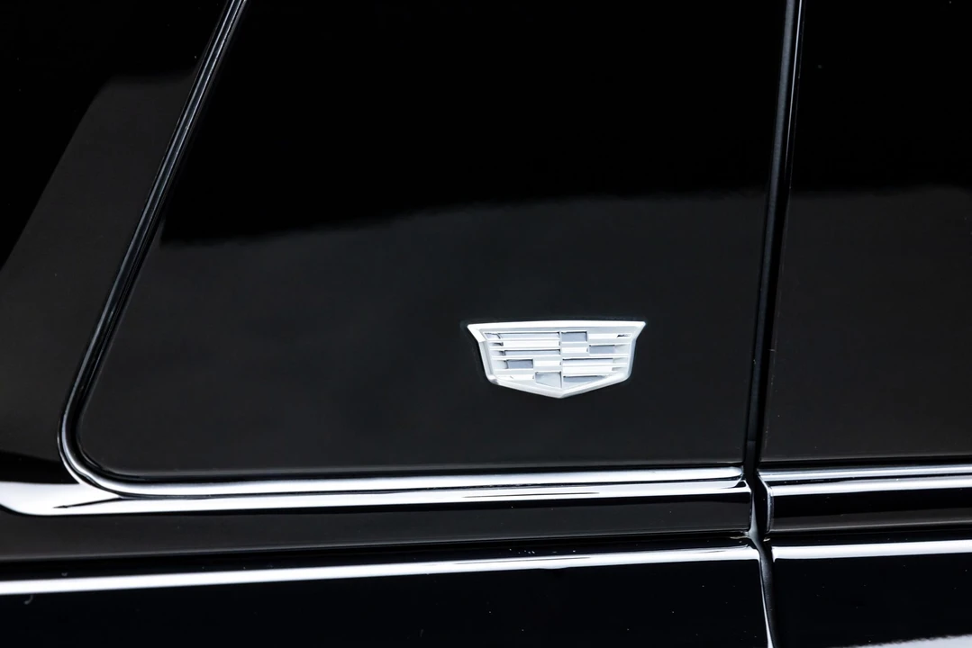 2023 Cadillac Escalade-V 5th Gen - Image 26 of 31