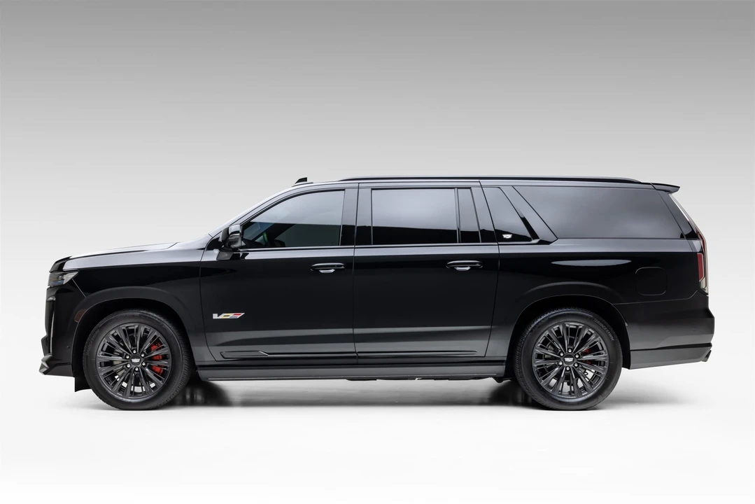 2023 Cadillac Escalade-V 5th Gen - Image 15 of 31