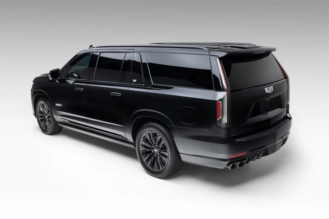 2023 Cadillac Escalade-V 5th Gen - Image 13 of 31