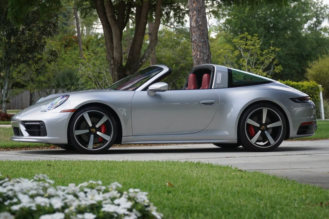 2023 Porsche 992 Targa 4 & 4S - Image 3 of 10