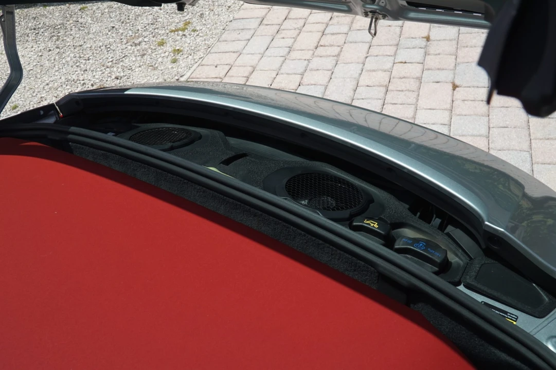 2023 Porsche 992 Targa 4 & 4S - Image 6 of 10