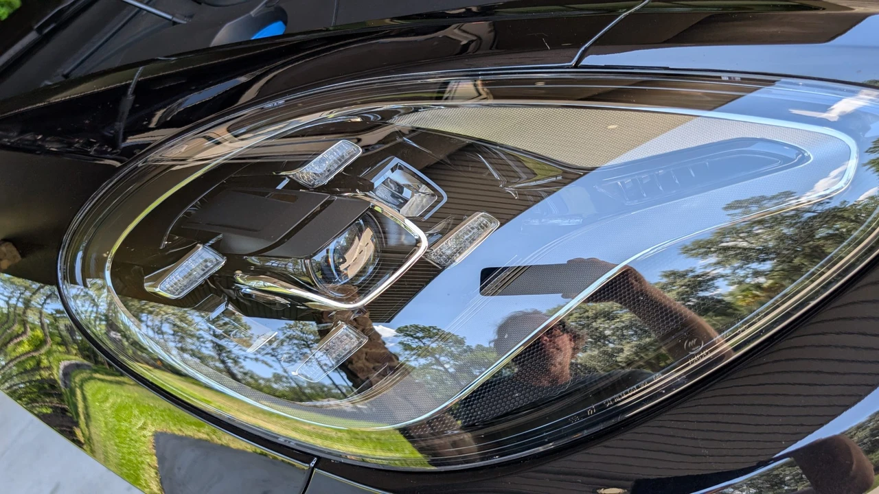 2023 Porsche 971 Panamera Sport Turismo - Image 19 of 31